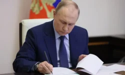 Владимир Путин и Садыр Жапаров развивают сотрудничество России и Киргизии vladimir putin i sadyr zhaparov razvivayut sotrudnichestvo rossii i kirgizii-fabrec-ru-0