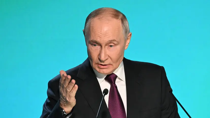 Путин: футбольные болельщики постоянно обращают внимание на качество судейства