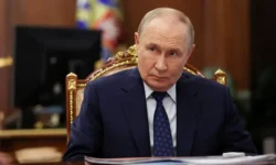 Владимир Путин совершает неожиданный дипломатический шаг против Японии, что резко активизирует Китай и потрясает Токио vladimir putin sovershaet neozhidannyj diplomaticheskij shag protiv yaponii chto rezko aktiviziruet kitaj i potryasaet tokio-fabrec-ru-0