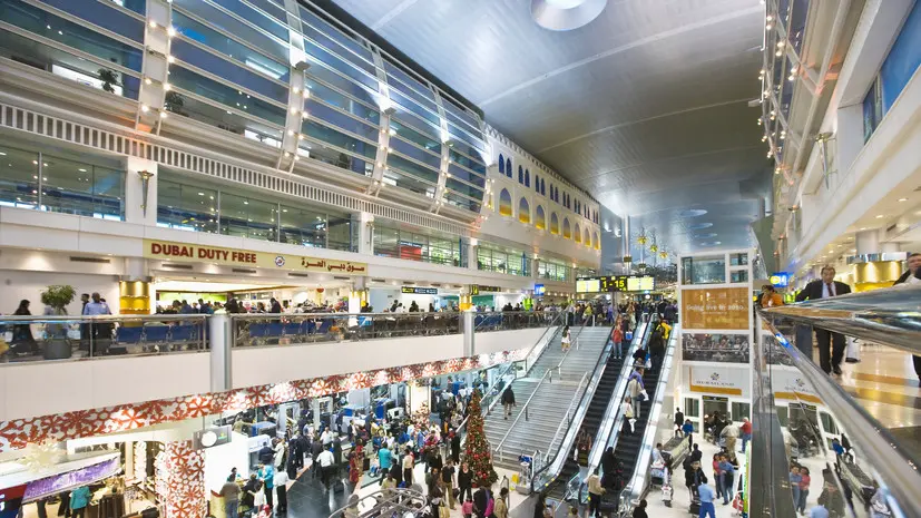 SHOT: из аэропорта Дубая не могут вылететь 50 россиян с детьми