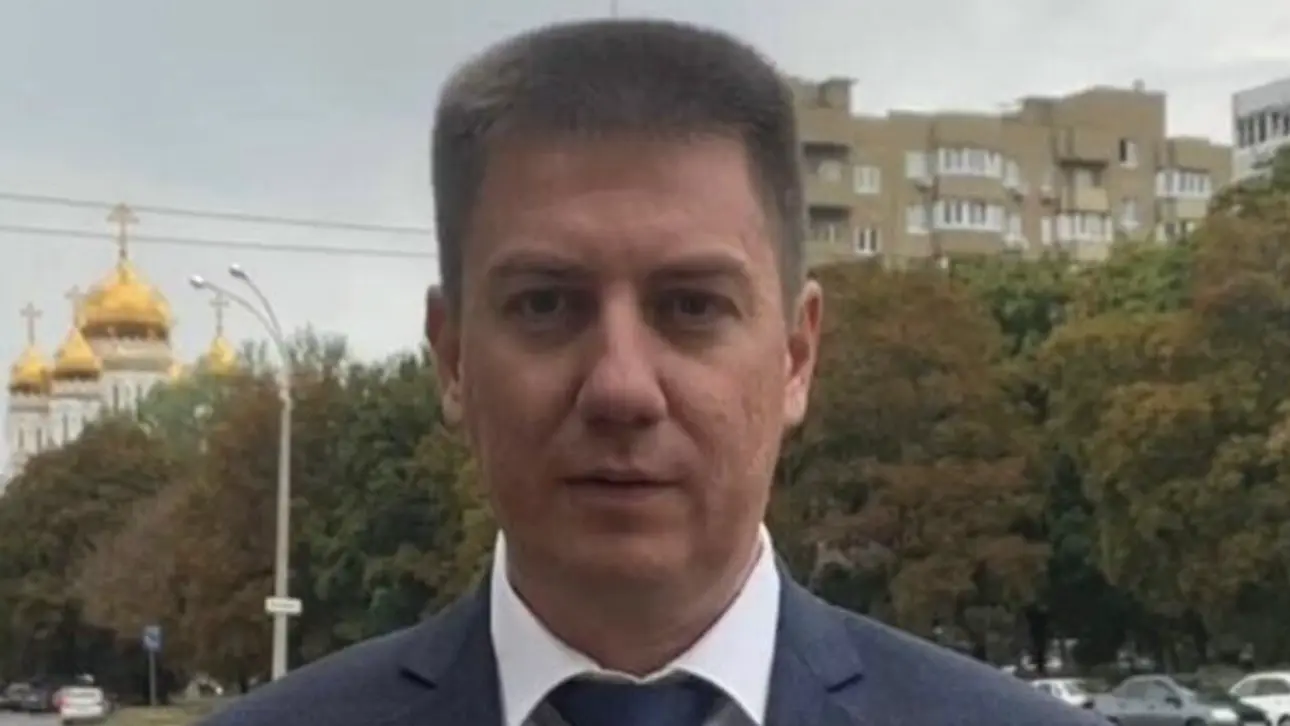 Тольяттинского депутата лишили поста в думе после скандала с родами жены в Чили