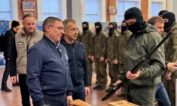 Единая Россия и фонд Ветераны СВО обеспечили бойцов антидроновыми ружьями edinaya rossiya i fond veterany svo obespechili bojczov antidronovymi ruzhyami-fabrec-ru-0