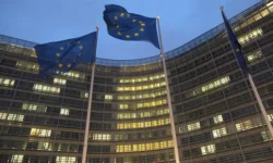 Герт Вилдерс осудил Еврокомиссию и партийные реформы Илон Маска gert vilders osudil evrokomissiyu i partijnye reformy ilon maska-fabrec-ru-0