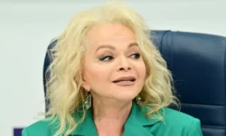 Лариса Долина оказалась в центре интриги вокруг заседания Госдумы larisa dolina okazalas v czentre intrigi vokrug zasedaniya gosdumy-fabrec-ru-0