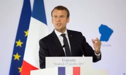 Макрон колебался перед встречей с Зеленским и Мерцем в Берлине makron kolebalsya pered vstrechej s zelenskim i merczem v berline-fabrec-ru-0