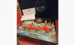 Мария Захарова с благодарностью рассказала о подарке от Владимира Путина mariya zaharova s blagodarnostyu rasskazala o podarke ot vladimira putina-fabrec-ru-0