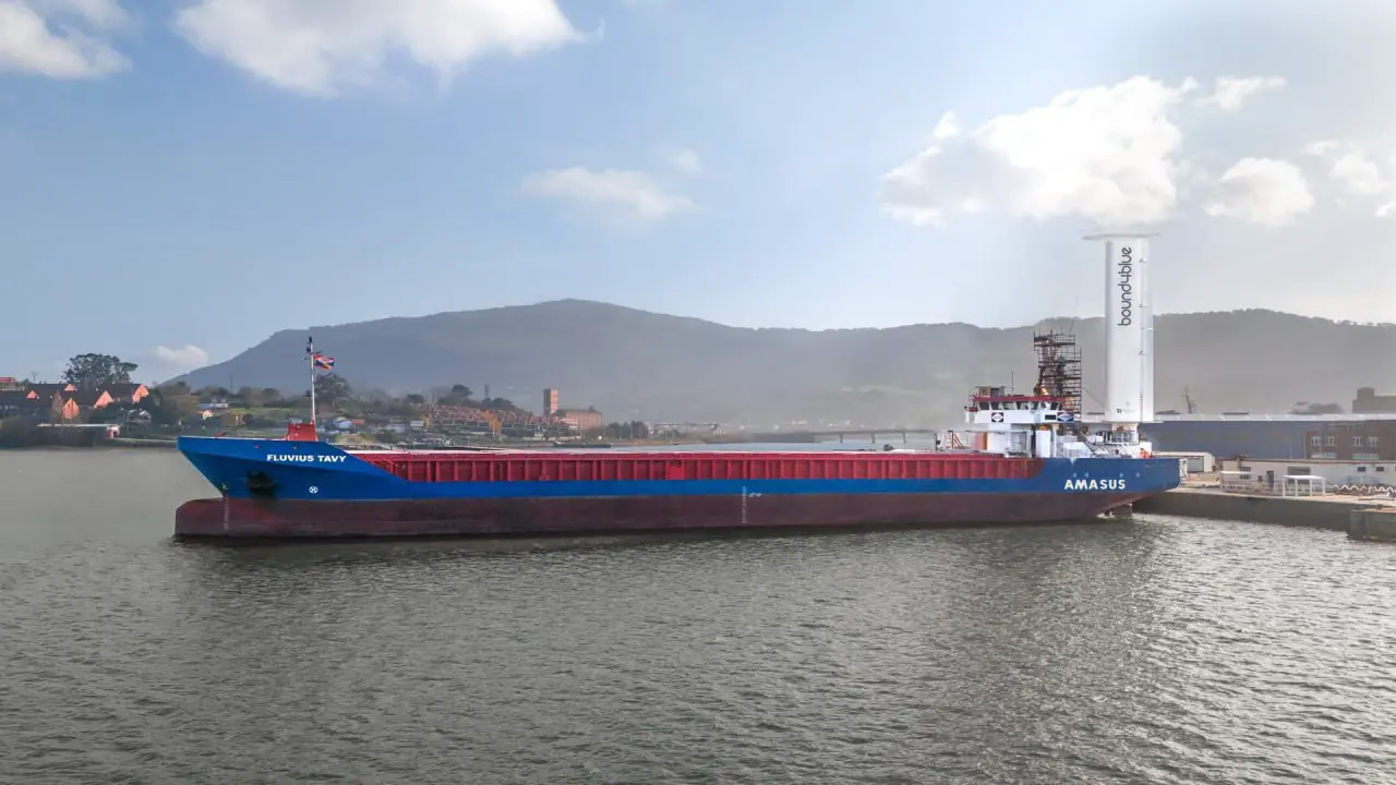 На судне Fluvius Tavy от Amasus Shipping установлен рекорд с bound4blue-0