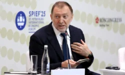 Поддержанный Михаилом Дегтяревым Олег Дерипаска возглавит ФХМР podderzhannyj mihailom degtyarevym oleg deripaska vozglavit fhmr-fabrec-ru-0