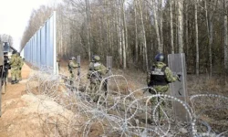 Польша разрабатывает инновационные укрепления против БПЛА на границе с Цезарием Томчиком polsha razrabatyvaet innovaczionnye ukrepleniya protiv bpla na granicze s czezariem tomchikom-fabrec-ru-0