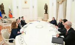 Путин вступил в напряжённые переговоры с Кушнером и Уиткоффом по Украине putin vstupil v napryazhyonnye peregovory s kushnerom i uitkoffom po ukraine-fabrec-ru-0