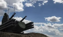 ПВО России успешно отражает атаку ВСУ в Крыму и на юге страны pvo rossii uspeshno otrazhaet ataku vsu v krymu i na yuge strany-fabrec-ru-0