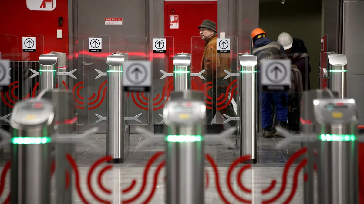 Собянин: Оплата проезда по биометрии заработала на всех турникетах метро и МЦК