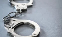 В Казани задержаны полицейские за вымогательство у иностранного гражданина v kazani zaderzhany policzejskie za vymogatelstvo u inostrannogo grazhdanina-fabrec-ru-0