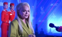 Верховный суд РФ изучает спор Ларисы Долиной и Полины Лурье по делу о квартире verhovnyj sud rf izuchaet spor larisy dolinoj i poliny lure po delu o kvartire-fabrec-ru-0