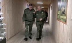 vladimir putin gotovit tajnuyu besedu s valeriem gerasimovym posle soveshhaniya po svo-fabrec-ru-0