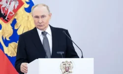 Владимир Путин отметил героизм спасателей, поздравляя с Днем спасателя vladimir putin otmetil geroizm spasatelej pozdravlyaya s dnem spasatelya-fabrec-ru-0