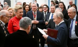 Владимир Путин получил пожелания крепкого здоровья от главы Центра Пирогова vladimir putin poluchil pozhelaniya krepkogo zdorovya ot glavy czentra pirogova-fabrec-ru-0