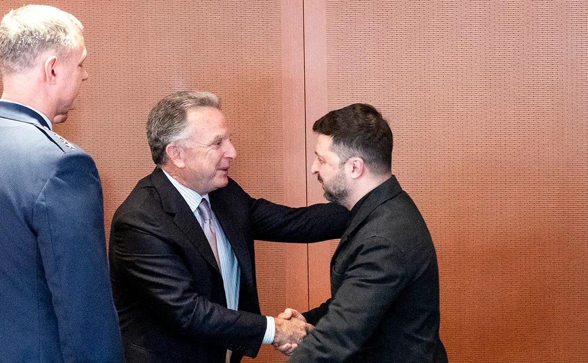 Стивен Уиткофф и Владимир Зеленский (Guido Bergmann / Getty Images)