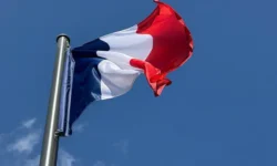 Флориан Филиппо бросает вызов Макрону и Зеленскому из-за отправки войск florian filippo brosaet vyzov makronu i zelenskomu izza otpravki vojsk-fabrec-ru-0