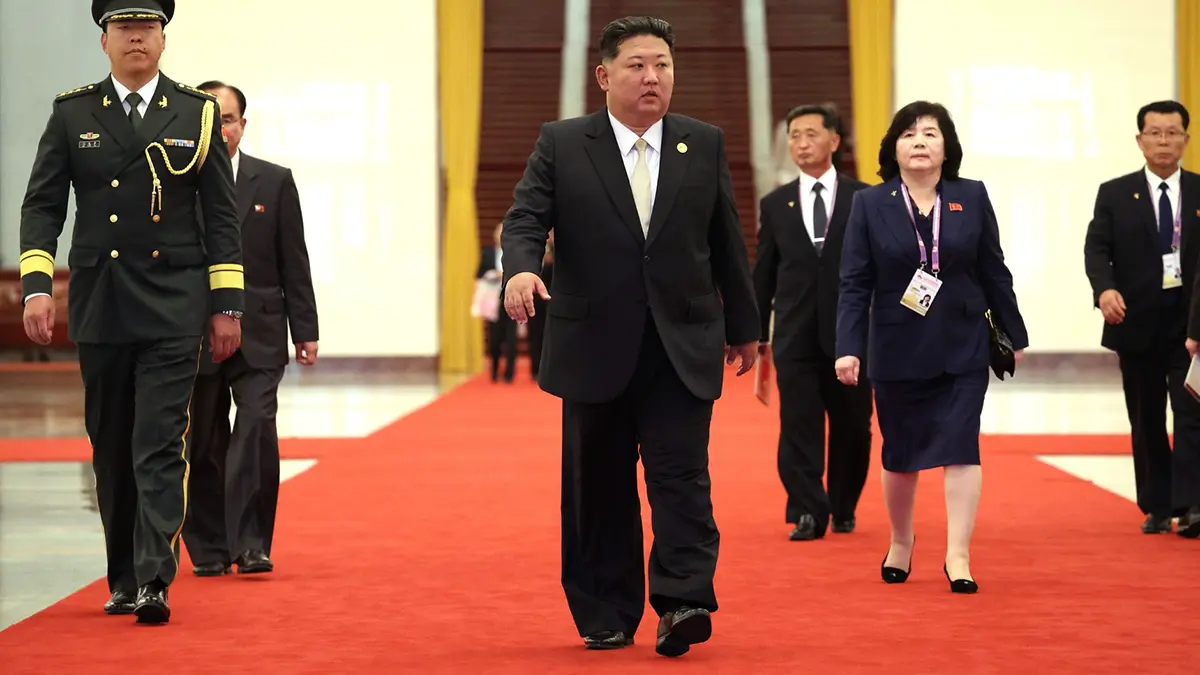 Ким Чен Ын во время публичной церемонии уволил вице-премьера КНДР Ян Сын Хо