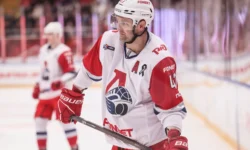 Локомотив одолел СКА: Шалунов и Радулов ведут команду в КХЛ lokomotiv odolel ska shalunov i radulov vedut komandu v khl-fabrec-ru-0