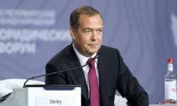 Медведев сообщил о рекордных 422 тысячах контрактов с Минобороны medvedev soobshhil o rekordnyh 422 tysyachah kontraktov s minoborony-fabrec-ru-0