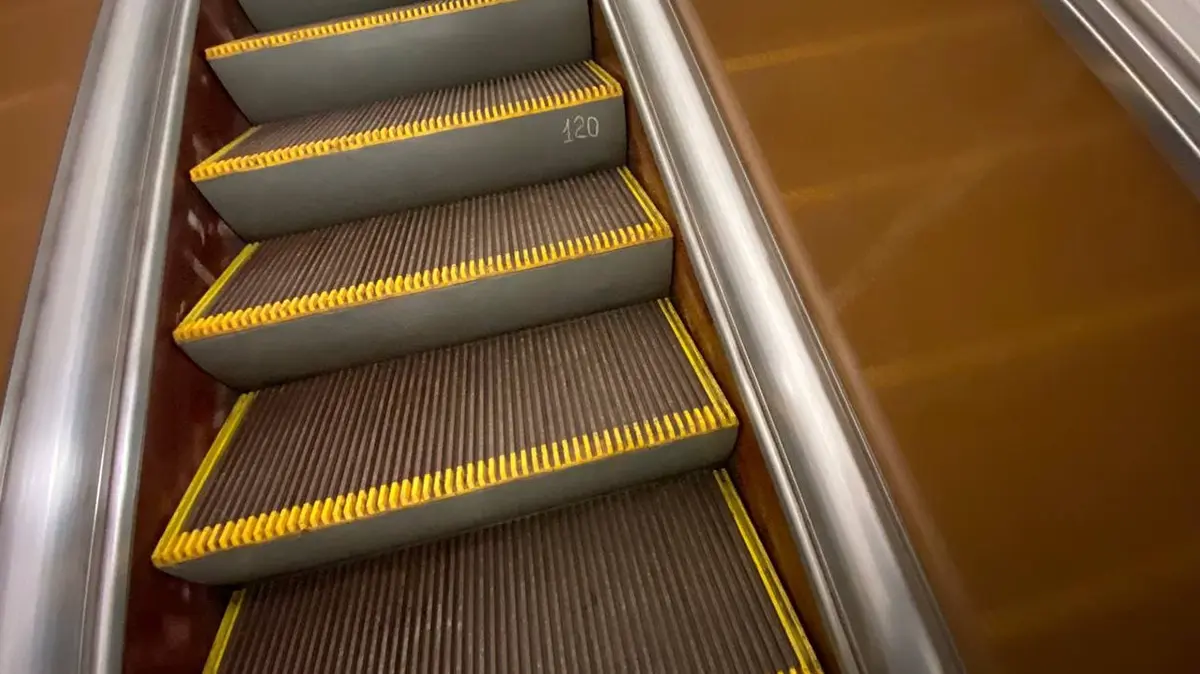 Ограничения на вход ввели на станции метро «Бауманская» из-за ремонта