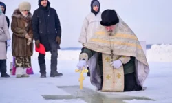 Православные празднуют Крещение Господне, его традиции и радости pravoslavnye prazdnuyut kreshhenie gospodne ego tradiczii i radosti-fabrec-ru-0