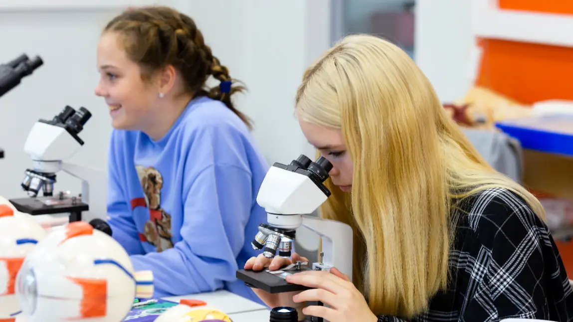 Ракова: Более 90 процентов выпускников предпрофессиональных классов Москвы поступают в ведущие вузы страны