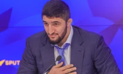 Садулаев подписал контракт с RAF – Кремлев и Мамиашвили поддержали sadulaev podpisal kontrakt s kremlev i mamiashvili podderzhali-fabrec-ru-0