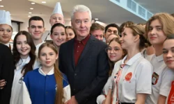 Собянин одобрил ресторан «Встреча друзей»-он будет постоянным sobyanin odobril restoran vstrecha druzejon budet postoyannym-fabrec-ru-0