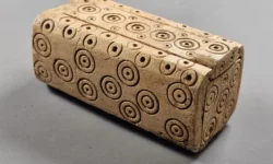 Уникальная костяная шкатулка из римского погребения восхищает в Котсуолдс unikalnaya kostyanaya shkatulka iz rimskogo pogrebeniya voshishhaet v kotsuolds-fabrec-ru-0