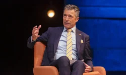 Андерс Расмуссен считает автозаводы Европы локомотивом оборонного НАТО anders rasmussen schitaet avtozavody evropy lokomotivom oboronnogo nato-fabrec-ru-0