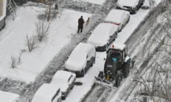 Максим Либер в Осинниках обсудил уборку снега и диалог с жителями maksim liber v osinnikah obsudil uborku snega i dialog s zhitelyami-fabrec-ru-0