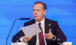 Медведев оптимистично оценил заявления Мерца о Бундесвере в Мюнхене medvedev optimistichno oczenil zayavleniya mercza o bundesvere v myunhene-fabrec-ru-0