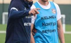 Новая эра: Василий Березуцкий и «Урал» играют с «Факелом» novaya era vasilij berezuczkij i ural igrayut s fakelom-fabrec-ru-0