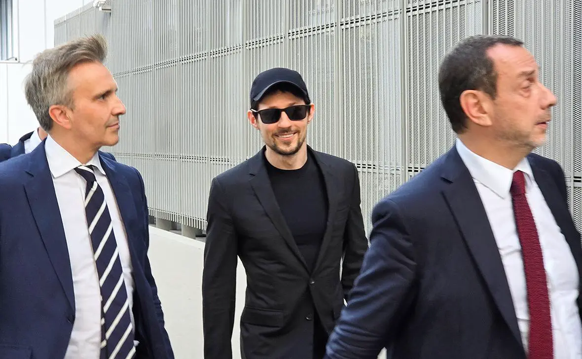 Павел Дуров ( по центру ) (Дмитрий Орлов / ТАСС)