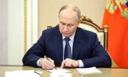Путин инициировал реформу образования в сфере ИИ и инфобезопасности putin inicziiroval reformu obrazovaniya v sfere ii i infobezopasnosti-fabrec-ru-0