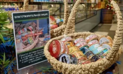 Рыбные рынки «Москва — на волне» передали 400 банок для фронта rybnye rynki moskva na volne peredali 400 banok dlya fronta-fabrec-ru-0