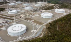 Санкции Трампа и Индии обрушили экспорт нефти, хранилища переполнены sankczii trampa i indii obrushili eksport nefti hranilishha perepolneny-fabrec-ru-0