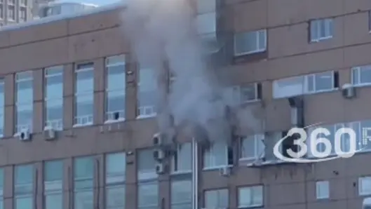 Эвакуировали 800 человек: спасатели потушили пожар в сауне на юге Москвы