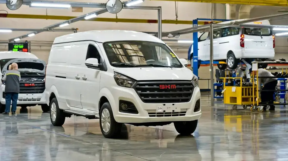 АвтоВАЗ начал производство SKM М7-фургонов и минивэнов для России-0