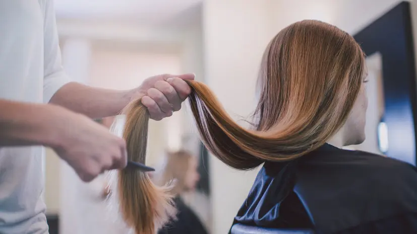 Экономист: парикмахеры-колористы стали зарабатывать больше ИТ-специалистов