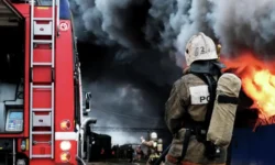 Пожар в Усть-Луге (Ленобласть) после атаки БПЛА успешно локализован pozhar v ustluge lenoblast posle ataki bpla uspeshno lokalizovan-fabrec-ru-0