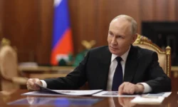 Владимир Путин усилил защиту и порядок на госгранице новыми штрафами vladimir putin usilil zashhitu i poryadok na gosgranicze novymi shtrafami-fabrec-ru-0