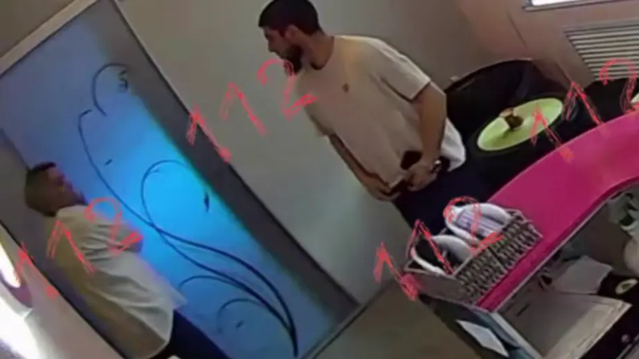 «112»: Незнакомец с телефоном наблюдал за клиенткой в солярии Ростова-на-Дону