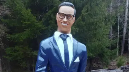 «Хорошо отпугивает птиц»: финн поставил на участке чучело Стубба