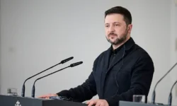 Зеленский позитивно ответил на пасхальное перемирие Путина zelenskij pozitivno otvetil na pashalnoe peremirie putina-fabrec-ru-0