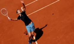 adam uolton pobedil daniila medvedeva na starte rolan garros-fabrec-ru-0