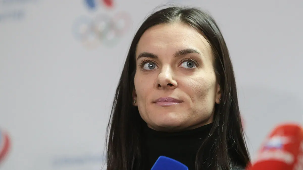 Приставы взыщут долги по кредитам с двукратной олимпийской чемпионки Исинбаевой 